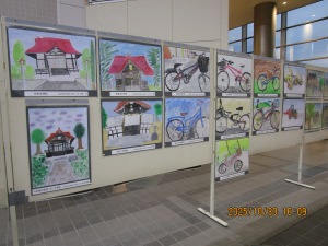 多度志小学校の作品展示